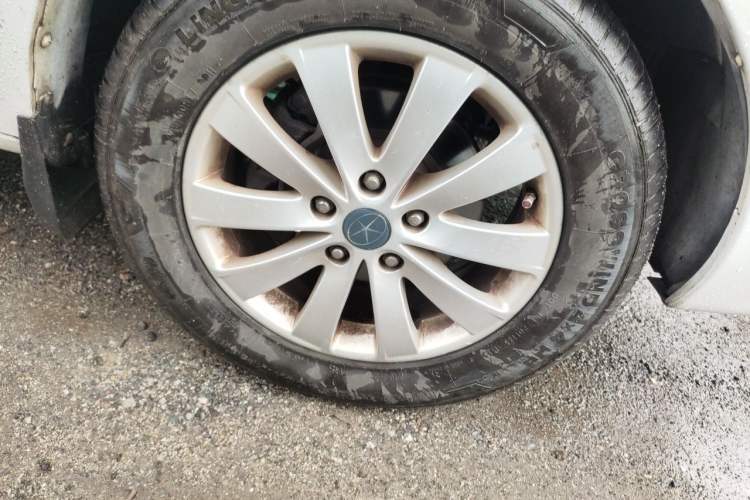 Used JAC Group Refine M5 2013 2.0T Gasoline Automatic Business Edition Right Front Wheel Hub