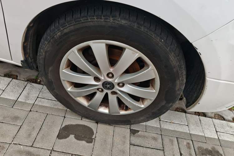 Used JAC Group Refine M5 2013 2.0T Gasoline Automatic Business Edition Right Front Wheel Hub
