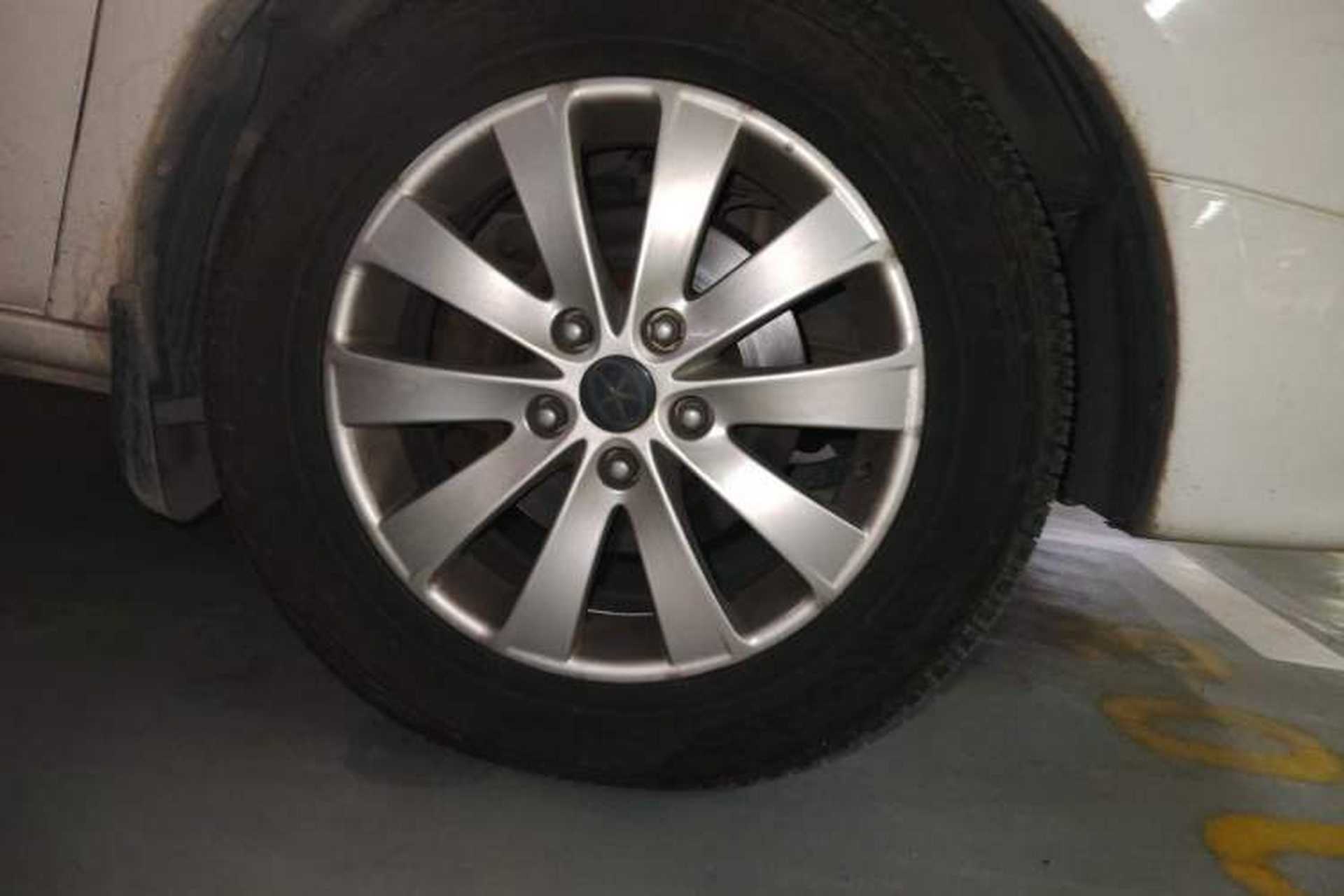 Used JAC Group Refine M5 2013 2.0T Gasoline Automatic Business Edition Right Front Wheel Hub