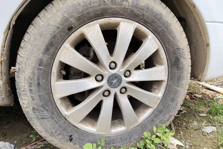 Used JAC Group Refine M5 2013 2.0T Gasoline Automatic Business Edition Right Front Wheel Hub