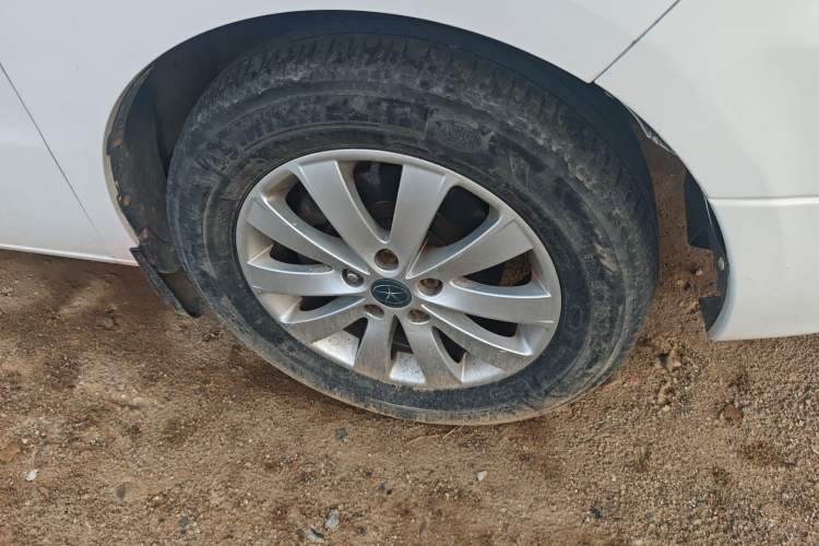Used JAC Group Refine M5 2013 2.0T Gasoline Automatic Business Edition Right Front Wheel Hub