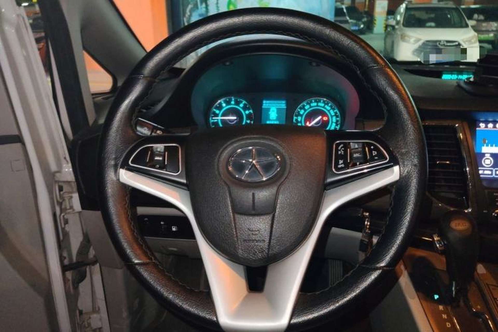 Used JAC Group Refine M5 2013 2.0T Gasoline Automatic Business Edition Steering Wheel