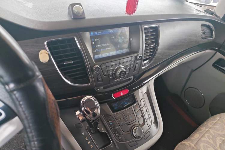 Used JAC Group Refine M5 2014 2.0T Gasoline Automatic Business Edition Audio And AC Panel