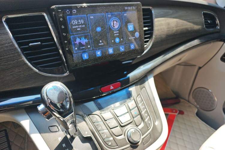 Used JAC Group Refine M5 2014 Colorway 2.0T Gasoline Automatic Business Edition Audio And AC Panel