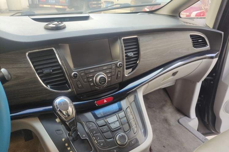 Used JAC Group Refine M5 2014 Colorway 2.0T Gasoline Automatic Business Edition Audio And AC Panel