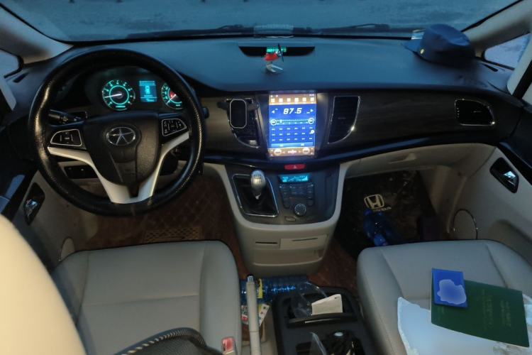 Used JAC Group Refine M5 2014 Colorway 2.0T Gasoline Manual Business Edition Center Console