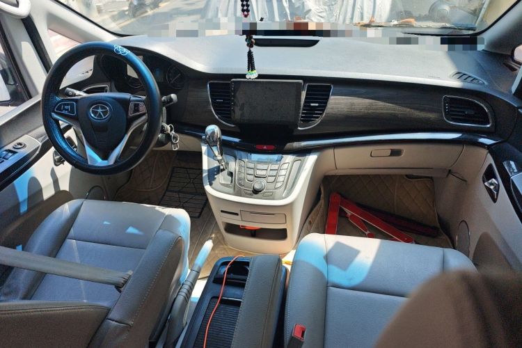 Used JAC Group Refine M5 2014 Colorway 2.0T Gasoline Automatic Business Edition Center Console