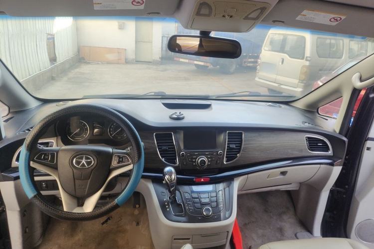 Used JAC Group Refine M5 2014 Colorway 2.0T Gasoline Automatic Business Edition Center Console