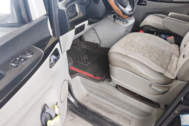 Used JAC Group Refine M5 2014 2.0T Gasoline Automatic Business Edition Driver Seat