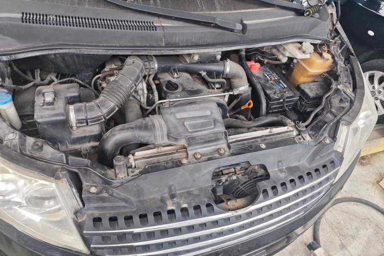 Used JAC Group Refine M5 2014 2.0T Gasoline Automatic Business Edition Engine Bay