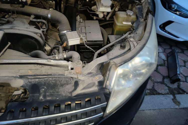 Used JAC Group Refine M5 2014 Colorway 2.0T Gasoline Manual Business Edition Engine Bay Left
