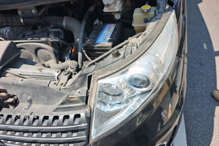 Used JAC Group Refine M5 2014 Colorway 2.0T Gasoline Automatic Business Edition Engine Bay Left