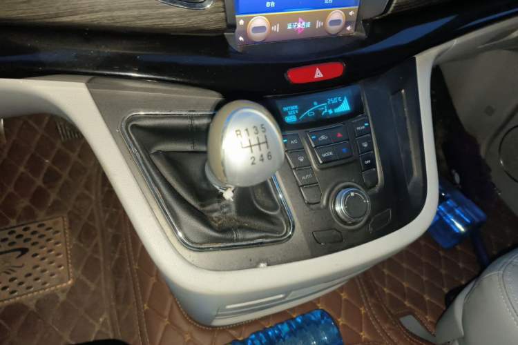 Used JAC Group Refine M5 2014 Colorway 2.0T Gasoline Manual Business Edition Gear Lever
