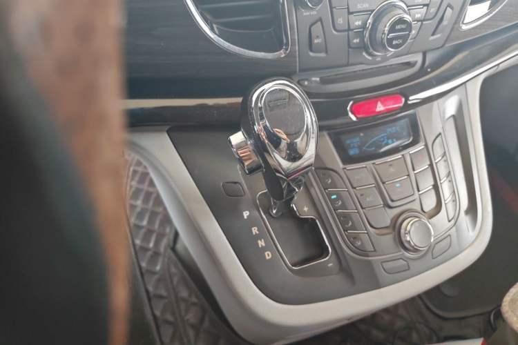 Used JAC Group Refine M5 2014 2.0T Gasoline Automatic Business Edition Gear Lever