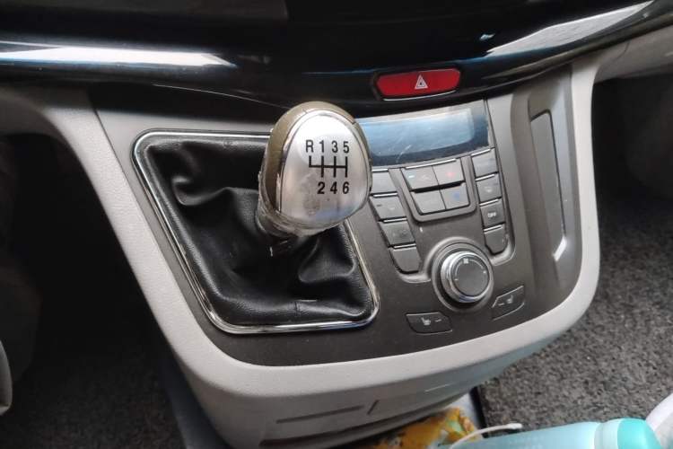 Used JAC Group Refine M5 2014 Colorway 2.0T Gasoline Manual Business Edition Gear Lever
