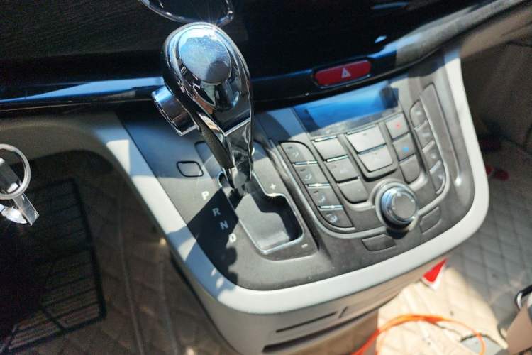 Used JAC Group Refine M5 2014 Colorway 2.0T Gasoline Automatic Business Edition Gear Lever