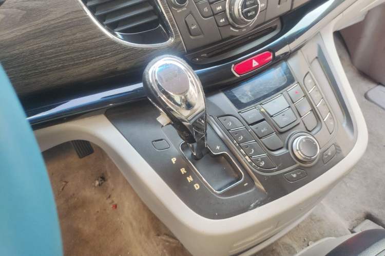 Used JAC Group Refine M5 2014 Colorway 2.0T Gasoline Automatic Business Edition Gear Lever