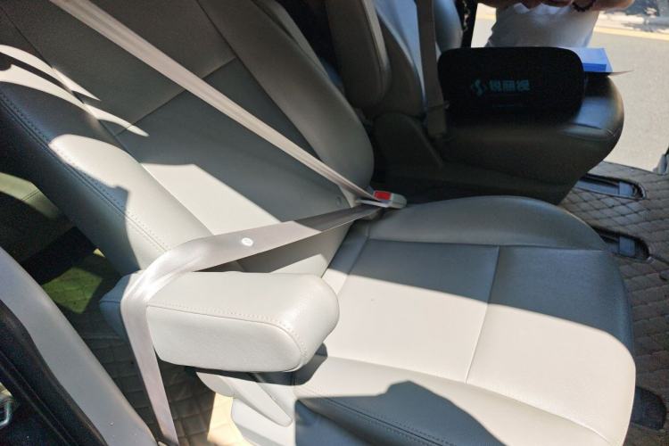 Used JAC Group Refine M5 2014 Colorway 2.0T Gasoline Automatic Business Edition Left Rear Seat