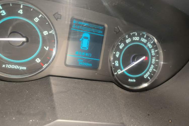 Used JAC Group Refine M5 2014 Colorway 2.0T Gasoline Manual Business Edition Odometer Close Up