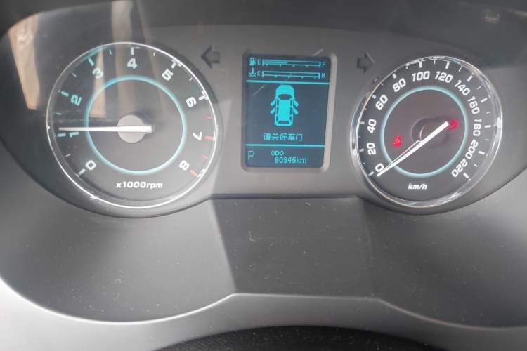 Used JAC Group Refine M5 2014 2.0T Gasoline Automatic Business Edition Odometer Close Up
