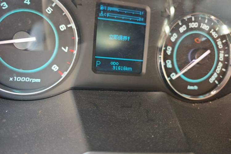 Used JAC Group Refine M5 2014 Colorway 2.0T Gasoline Automatic Business Edition Odometer Close Up