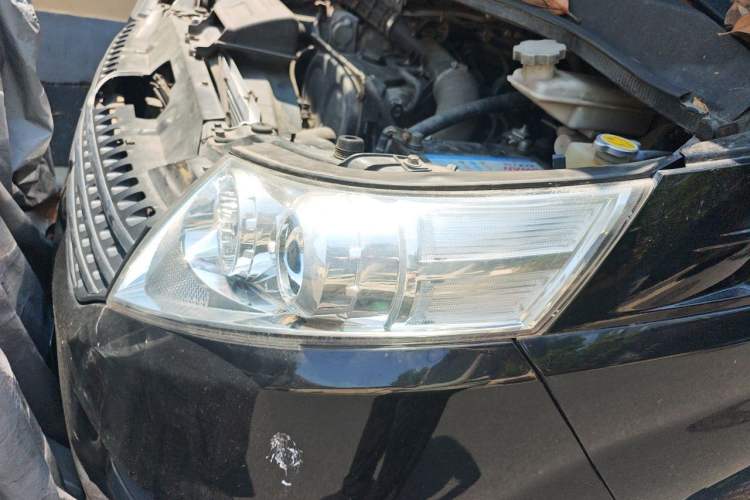 Used JAC Group Refine M5 2014 Colorway 2.0T Gasoline Automatic Business Edition Right Front Headlight