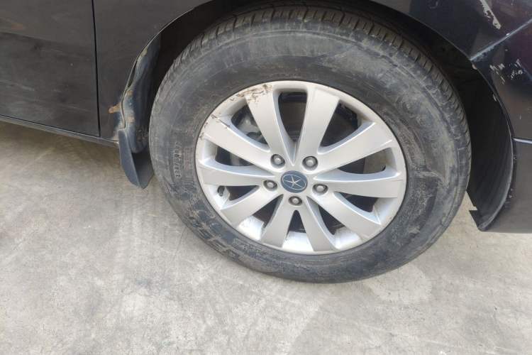 Used JAC Group Refine M5 2014 Colorway 2.0T Gasoline Automatic Business Edition Right Front Wheel Hub