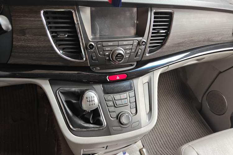 Used JAC Group Refine M5 2014 Colorway 2.0T Gasoline Manual Business Edition Audio And AC Panel