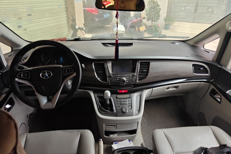 Used JAC Group Refine M5 2014 Colorway 2.0T Gasoline Manual Business Edition Center Console