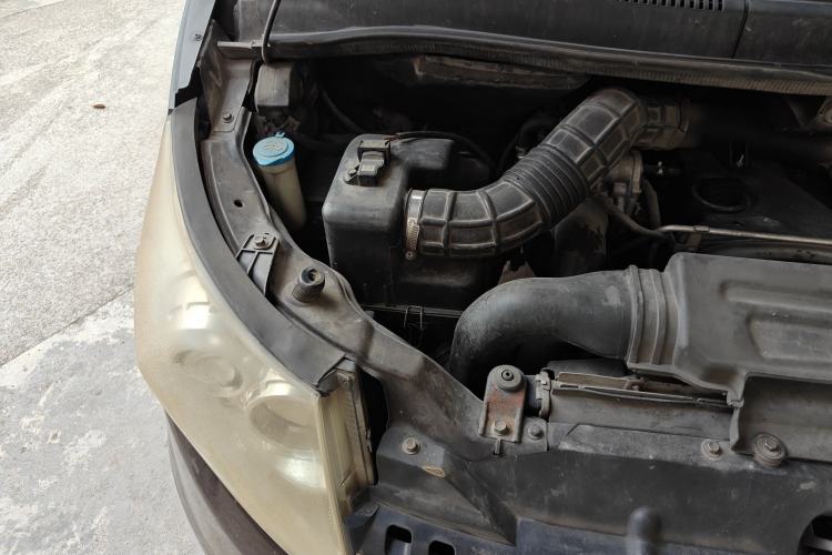 Used JAC Group Refine M5 2014 Colorway 2.0T Gasoline Manual Business Edition Engine Bay Right