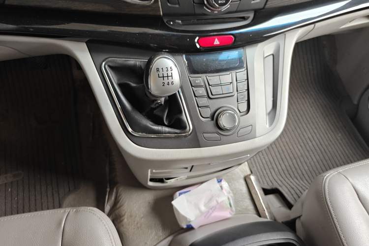 Used JAC Group Refine M5 2014 Colorway 2.0T Gasoline Manual Business Edition Gear Lever