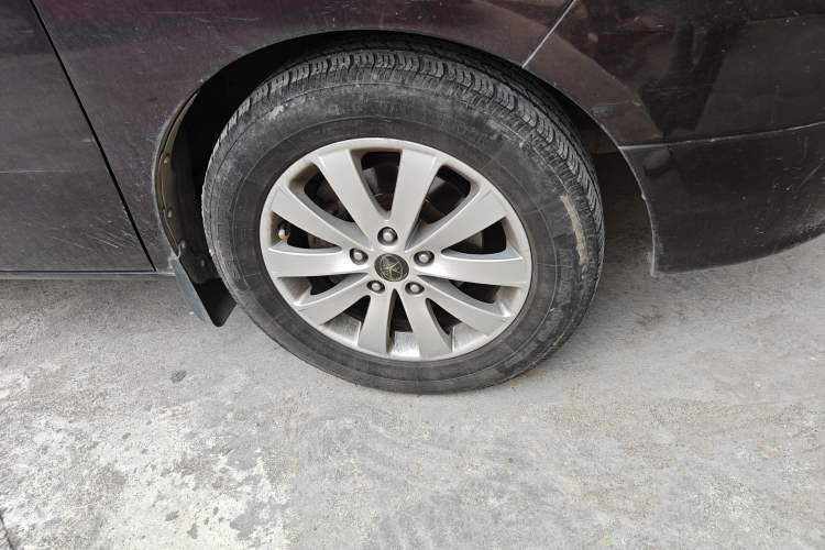 Used JAC Group Refine M5 2014 Colorway 2.0T Gasoline Manual Business Edition Right Front Wheel Hub