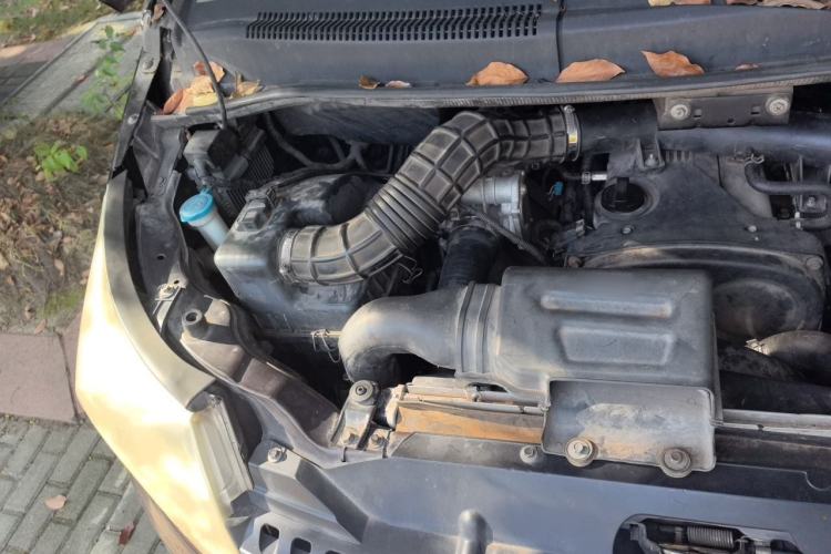 Used JAC Group Refine M5 2014 Colorway 2.0T Gasoline Manual Business Edition Engine Bay Right