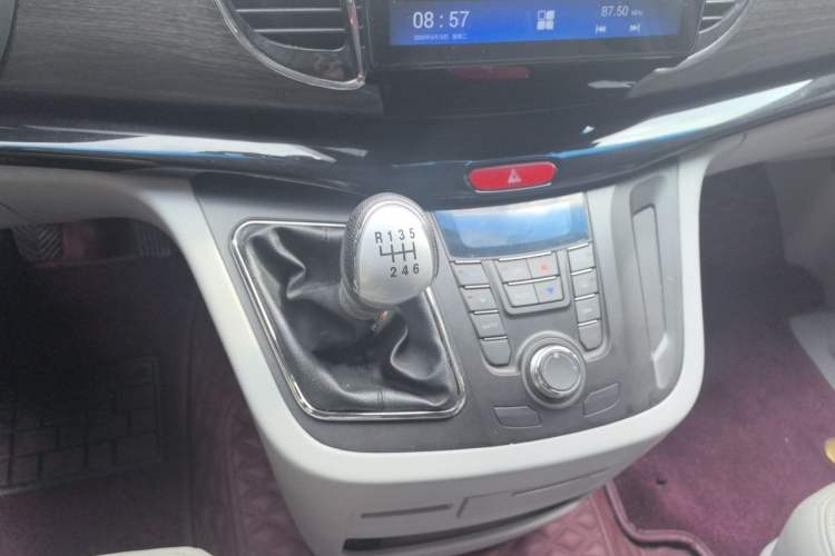 Used JAC Group Refine M5 2014 Colorway 2.0T Gasoline Manual Business Edition Gear Lever