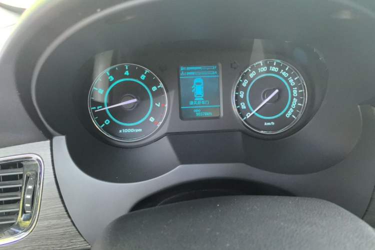 Used JAC Group Refine M5 2014 Colorway 2.0T Gasoline Manual Business Edition Odometer Close Up