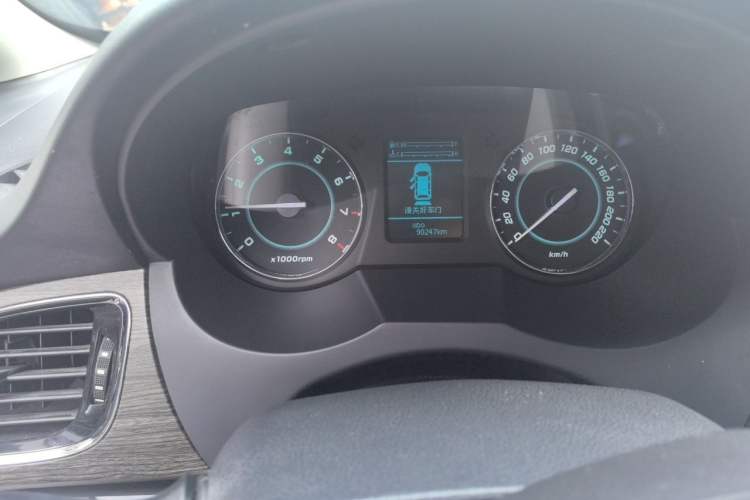 Used JAC Group Refine M5 2014 Colorway 2.0T Gasoline Manual Business Edition Odometer Close Up