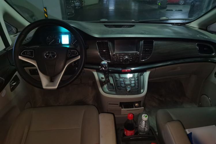 Used JAC Group Refine M5 2014 Colorway 2.0T Gasoline Automatic Business Edition Center Console