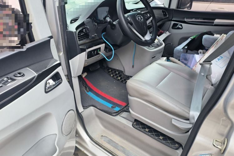 Used JAC Group Refine M5 2014 2.0T Gasoline Automatic Business Edition Driver Seat