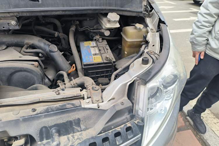 Used JAC Group Refine M5 2014 2.0T Gasoline Automatic Business Edition Engine Bay Left
