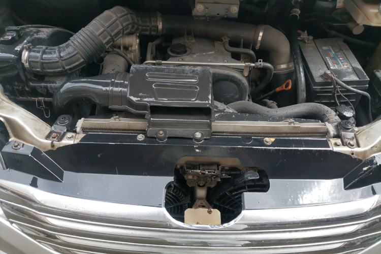Used JAC Group Refine M5 2014 2.0T Gasoline Automatic Business Edition Engine Bay