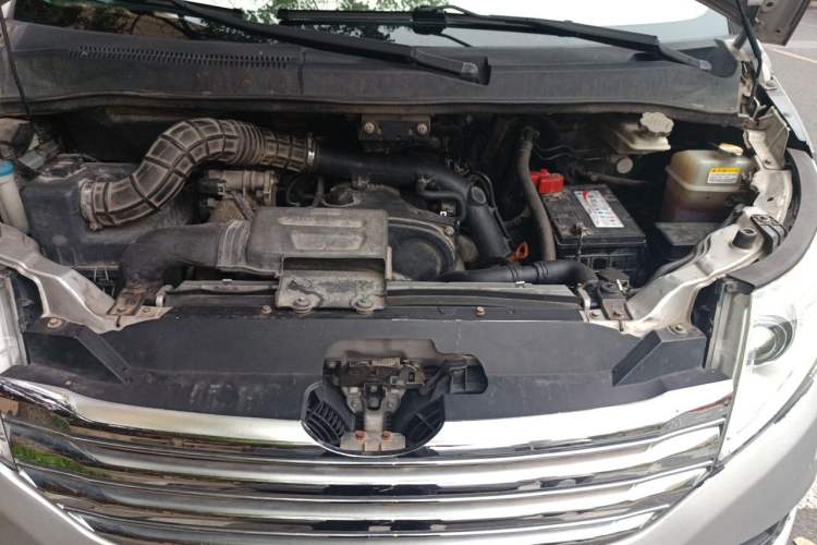 Used JAC Group Refine M5 2014 2.0T Gasoline Automatic Business Edition Engine Bay