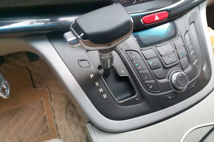 Used JAC Group Refine M5 2014 2.0T Gasoline Automatic Business Edition Gear Lever