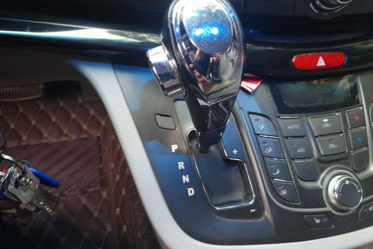 Used JAC Group Refine M5 2014 2.0T Gasoline Automatic Business Edition Gear Lever