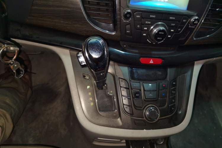 Used JAC Group Refine M5 2014 Colorway 2.0T Gasoline Automatic Business Edition Gear Lever