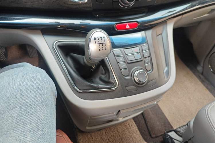 Used JAC Group Refine M5 2014 Colorway 2.0T Gasoline Manual Business Edition Gear Lever