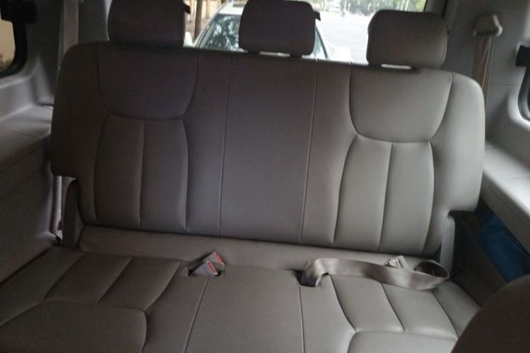 Used JAC Group Refine M5 2014 2.0T Gasoline Automatic Business Edition Interior 2