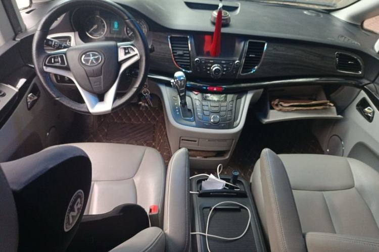 Used JAC Group Refine M5 2014 2.0T Gasoline Automatic Business Edition Interior 5