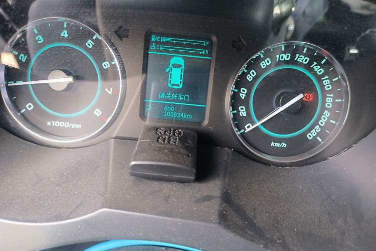 Used JAC Group Refine M5 2014 2.0T Gasoline Automatic Business Edition Odometer Close Up