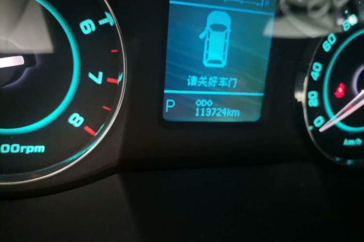 Used JAC Group Refine M5 2014 2.0T Gasoline Automatic Business Edition Odometer Close Up