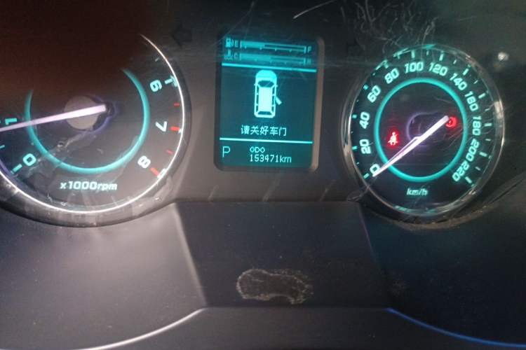 Used JAC Group Refine M5 2014 2.0T Gasoline Automatic Business Edition Odometer Close Up